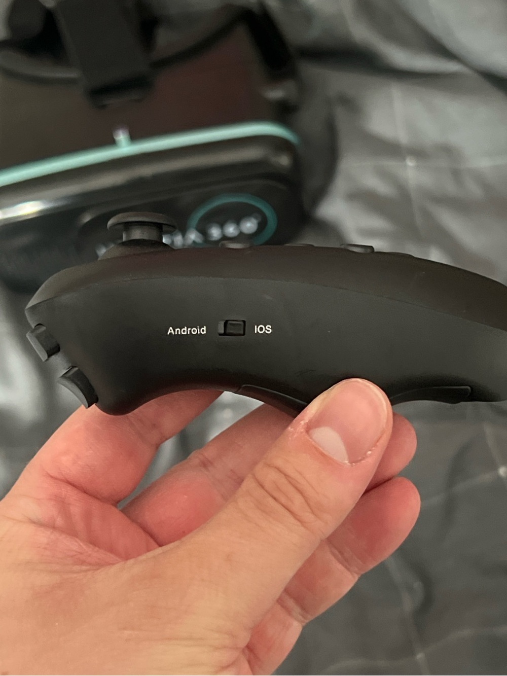 ReTrak Utopia 360 VR Headset With Bluetooth Controller Android iPhone - Picture 7 of 9